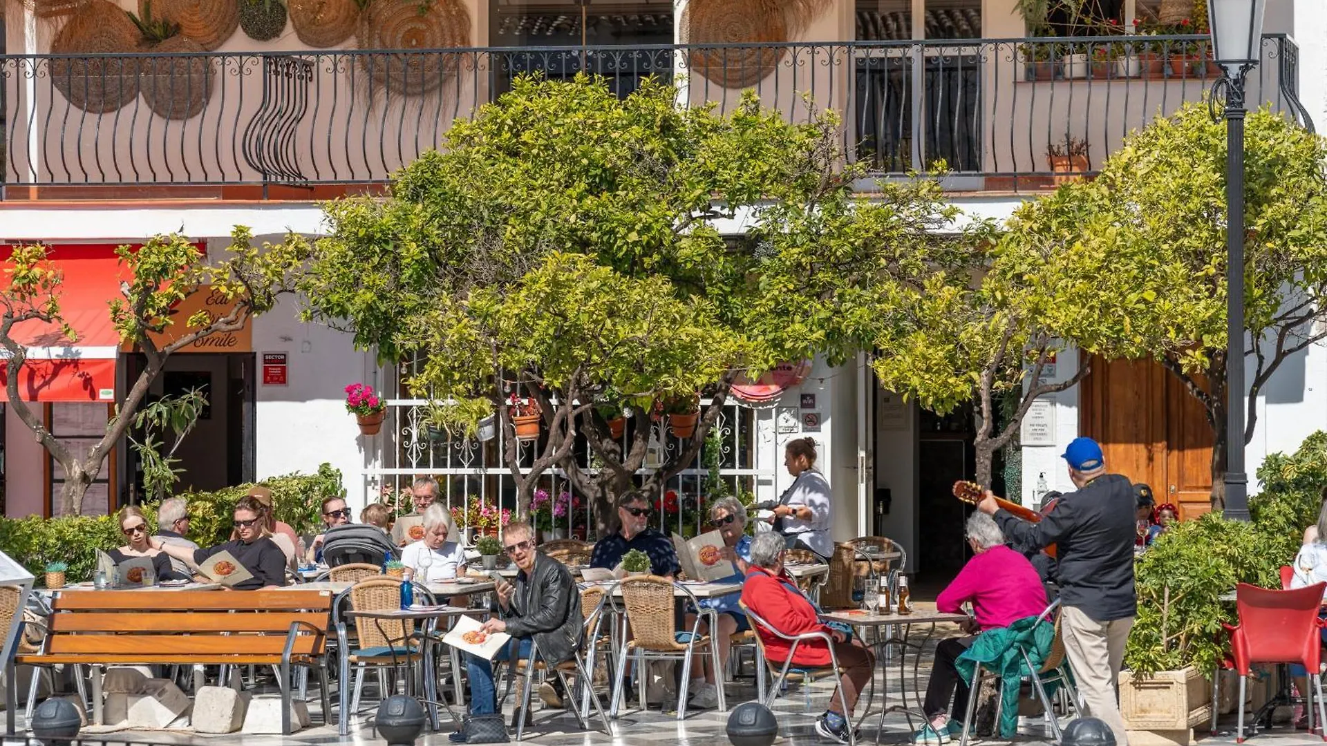 I Am La Posada Hotel And Apartment Benalmádena Bed & Breakfast